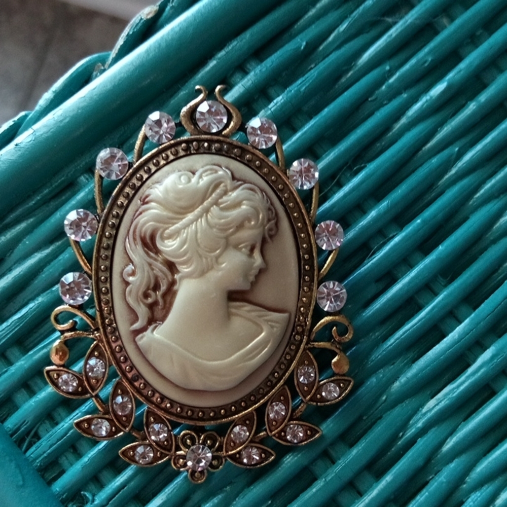 Cameo Rhinestone Brooch - Picture 2 of 4